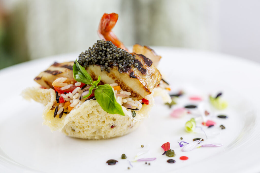 Photo - Restaurant iStock 615506320" iStock 615506320